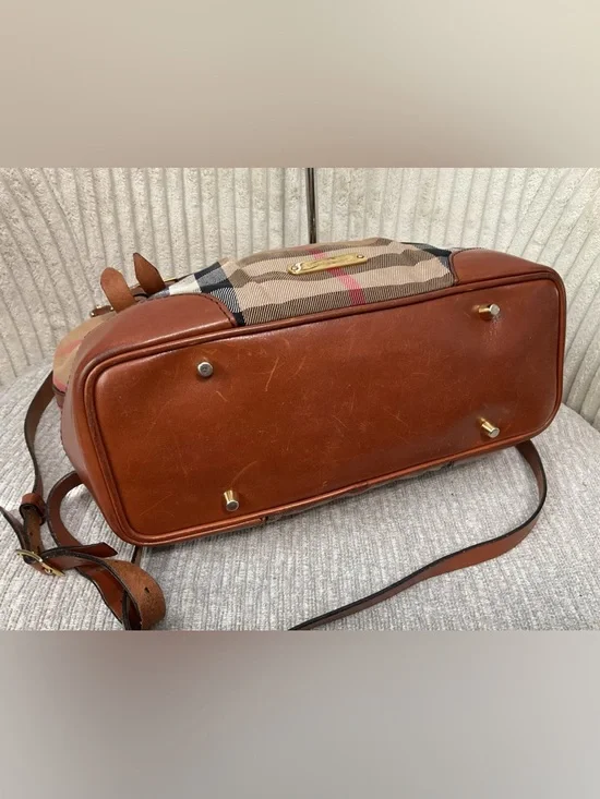 Burberry bags - Picture 13 of 16